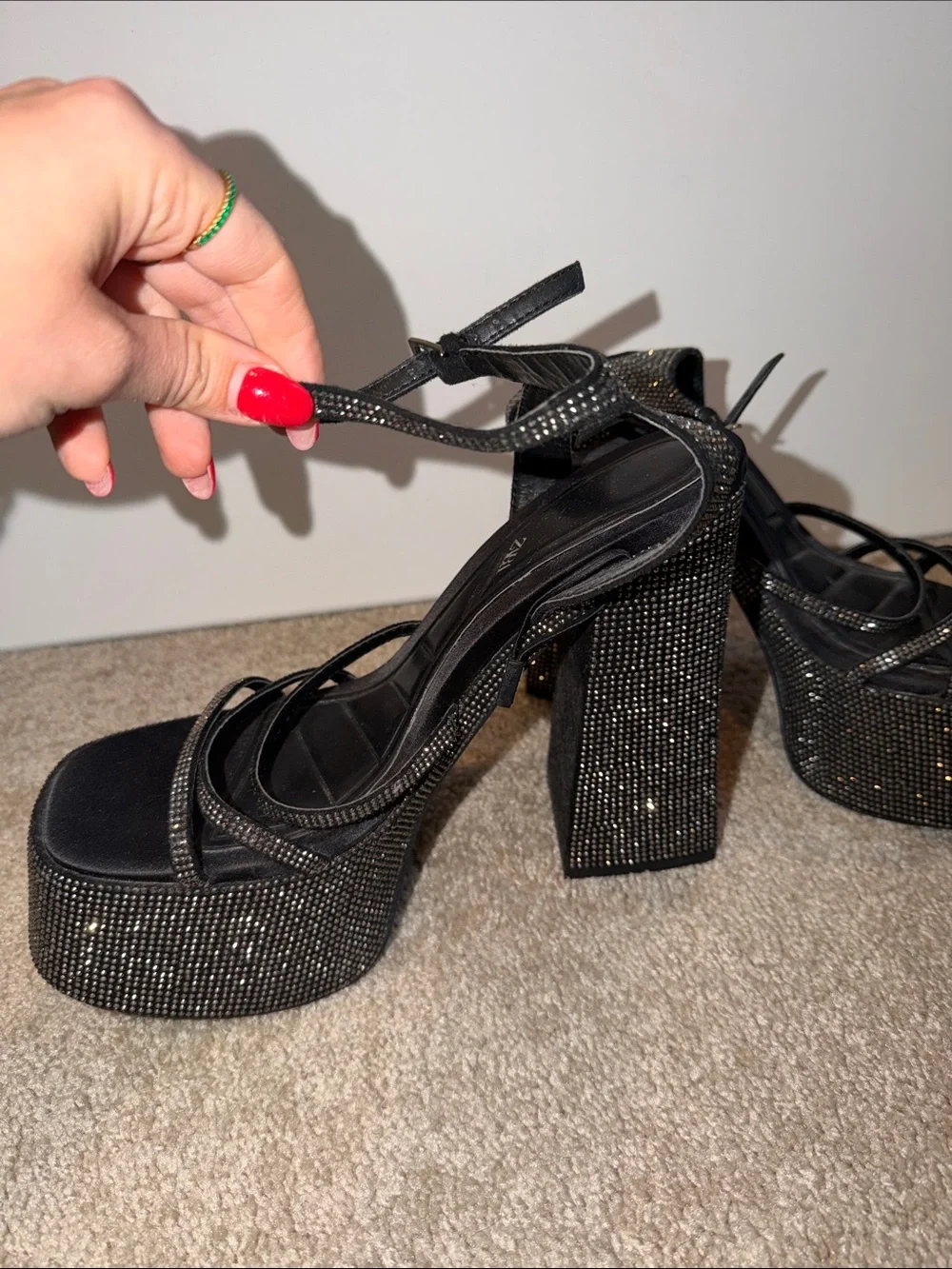 Zara never worn